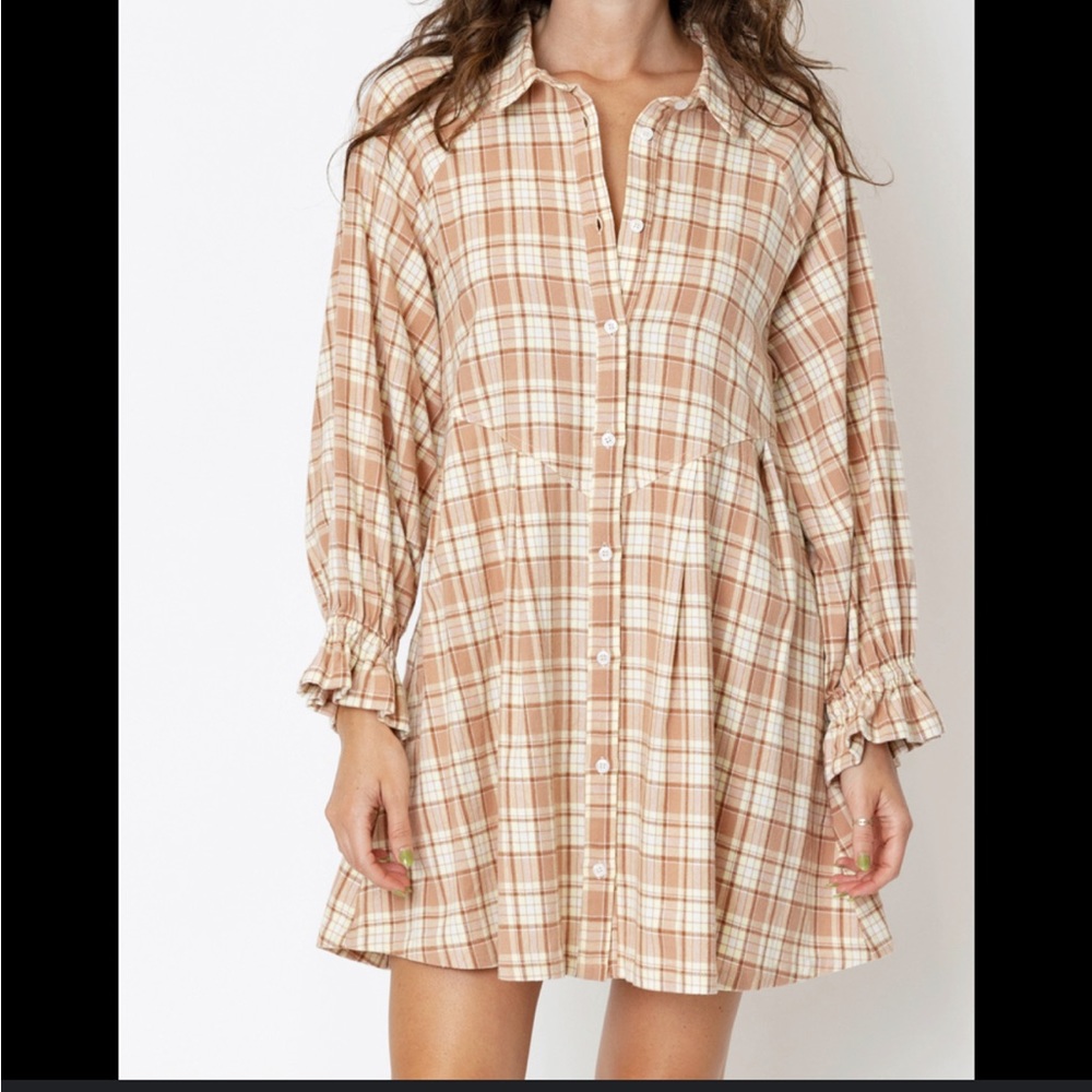 En Creme Plaid Button-Up Dress in Tan and Cream
